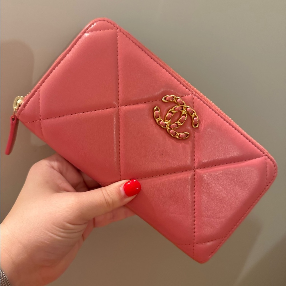 CHANEL 19 Pink Quilted Zip Around Wallet with Gold Logo- authentic! Like new!